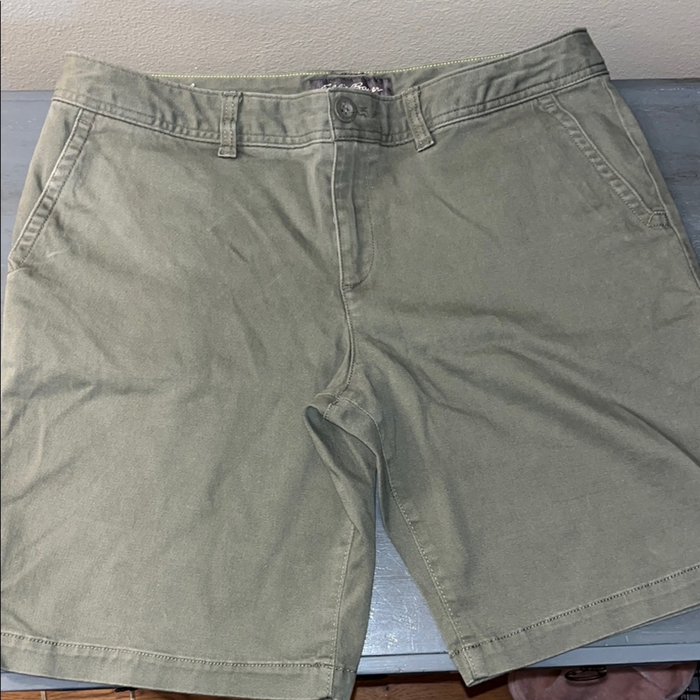 Eddie Bauer Slightly Curvy Fit Khaki Bermuda Shorts 10” ~ Women’s size 12 EUC